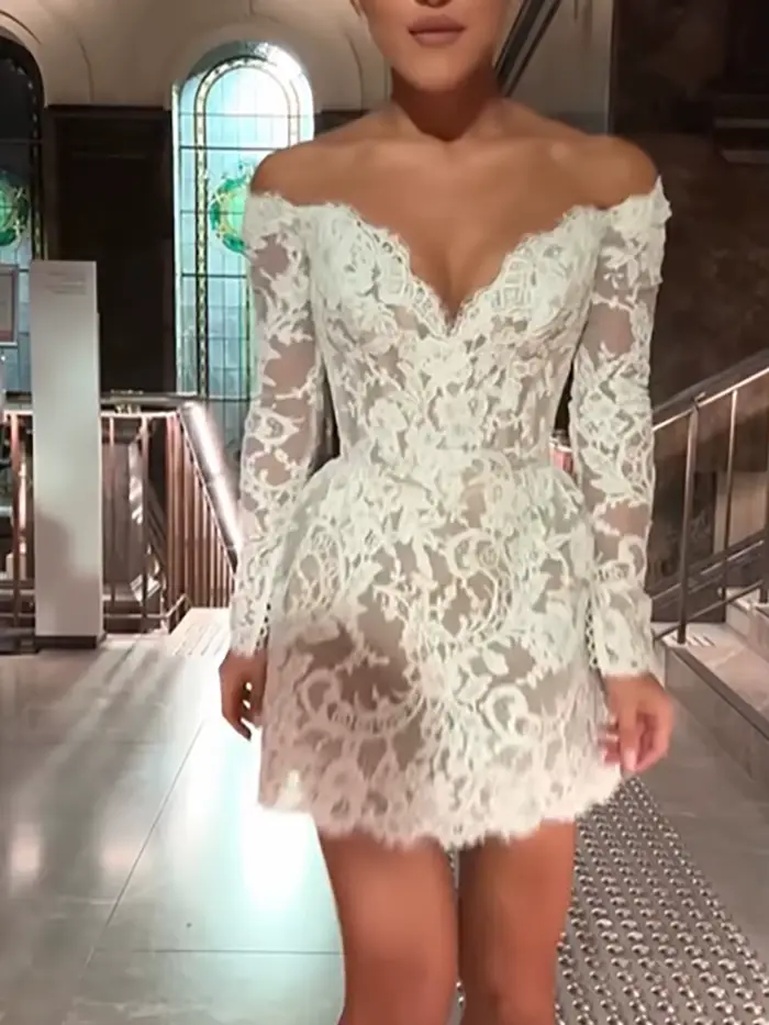Robe de mariée gaine colonne moderne avec dos nu et dentelle blanche pour femmes occasions spéciales