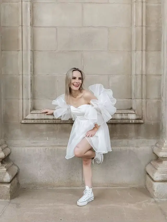 Robe de bal blanche à épaules dénudées