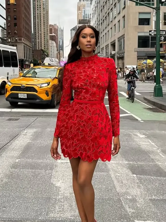 Mini robe en dentelle ajourée pour femmes