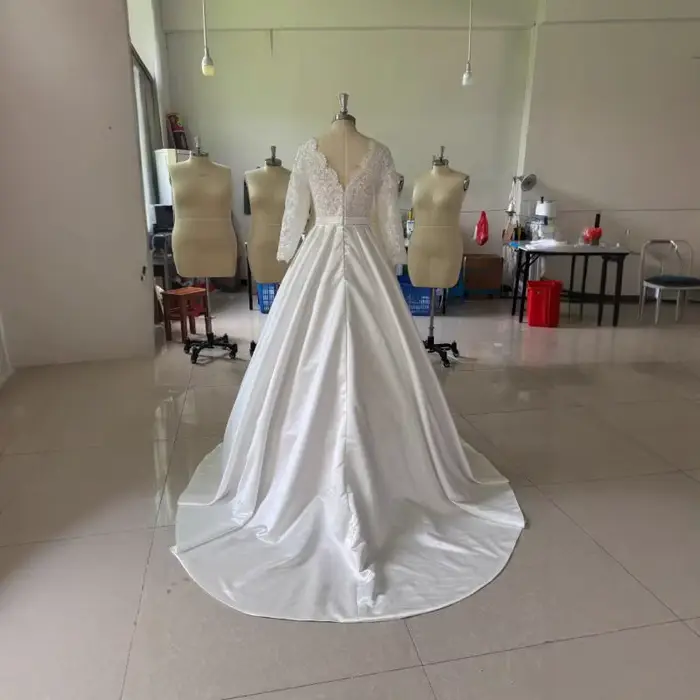 Robe de mariée blanche en Satin français