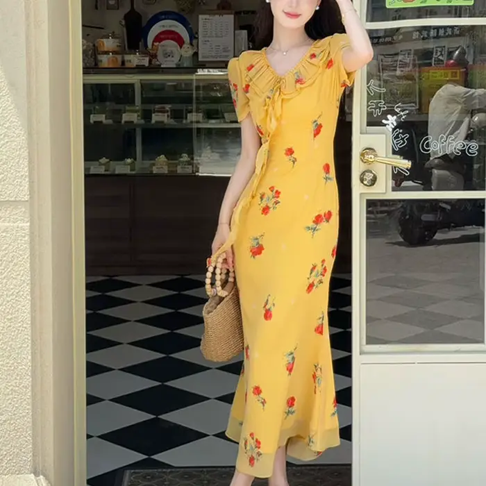 Robe patchwork vintage style estival avec col en V et volants pour femmes occasions spéciales