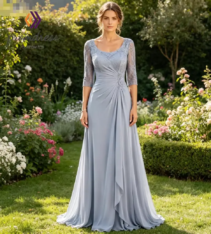 Robe élégante bleu poudré pour mère de la mariée en mousseline de soie avec détails perlés et dentelle pour soirées formelles et cérémonies de mariage