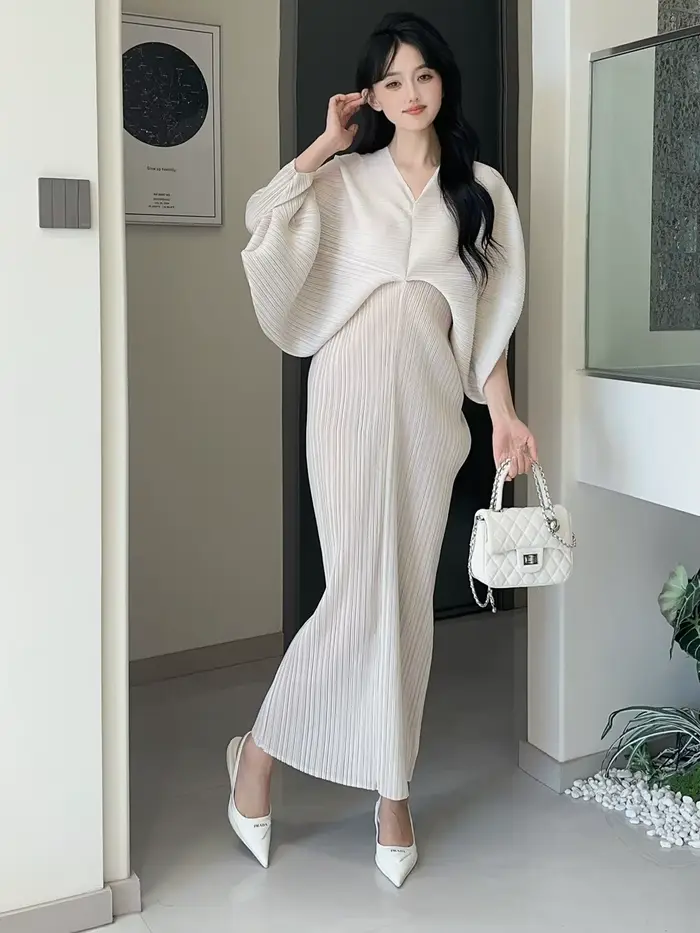Robe en fibre de polyester ample et élastique avec col en V et plis pour femmes occasions estivales et festives