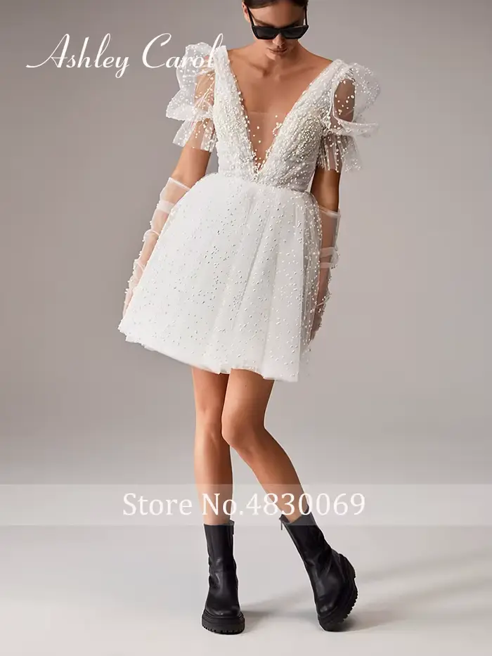 Robe de mariée Ashley Carol courte sexy décolleté en V profonde manches courtes bouffantes dos aux silhouette A-ligne pour femmes occasions spéciales