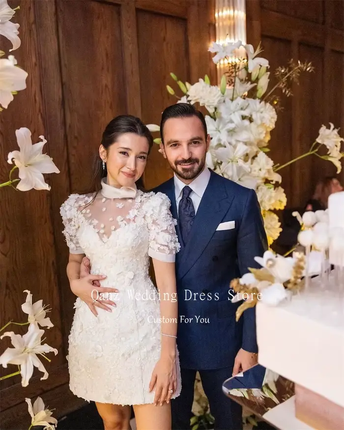 Robe de mariée Qanz chic à manches courtes avec appliques florales et dentelle col rond pour cérémonie civile ou occasion spéciale