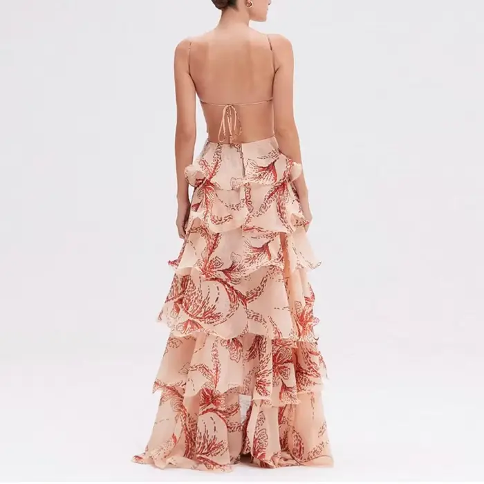 Robe longue plissée à volants