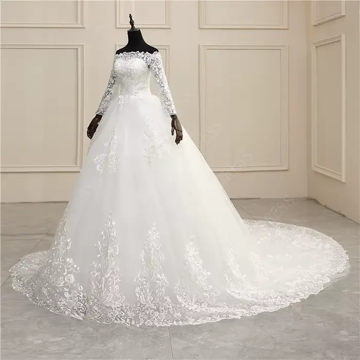 Robes de mariée en dentelle de luxe avec train de balayage