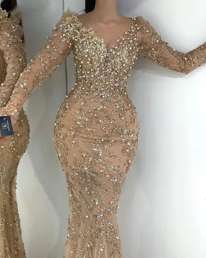 Robe Vinca Sunny en satin avec paillettes sirène, manche casquette, col en V pour soirée officielle et cérémonies formelles