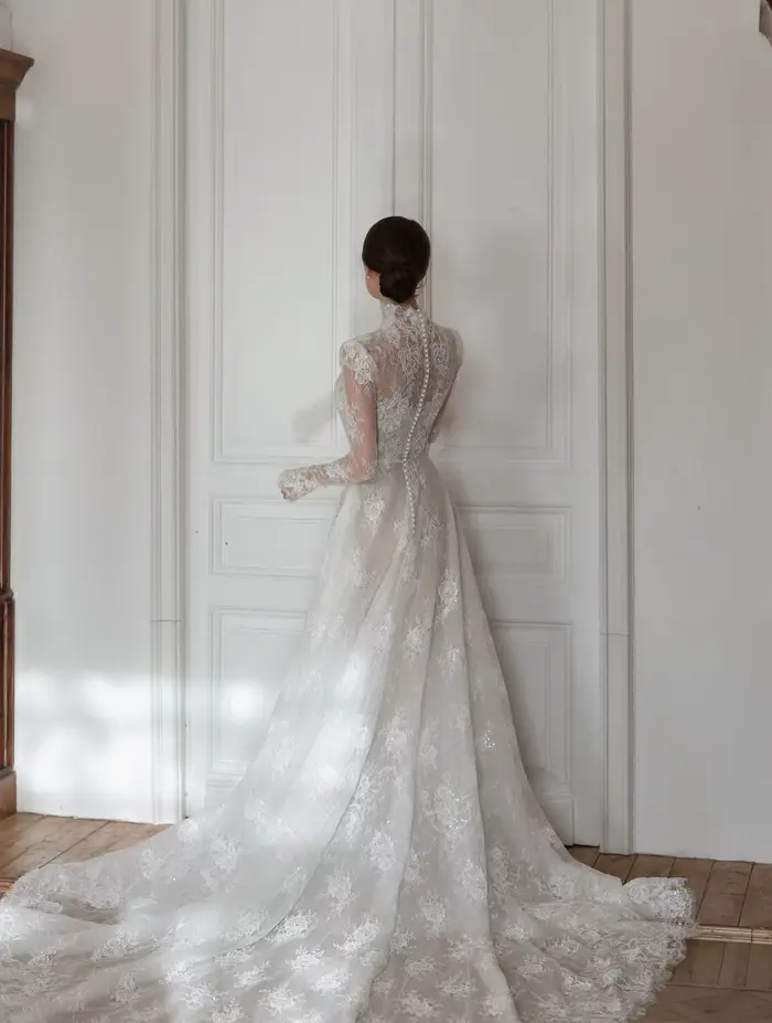 Robe de mariée de luxe en dentelle personnalisée avec train de balayage/brosse pour femmes élégantes occcasions spéciales