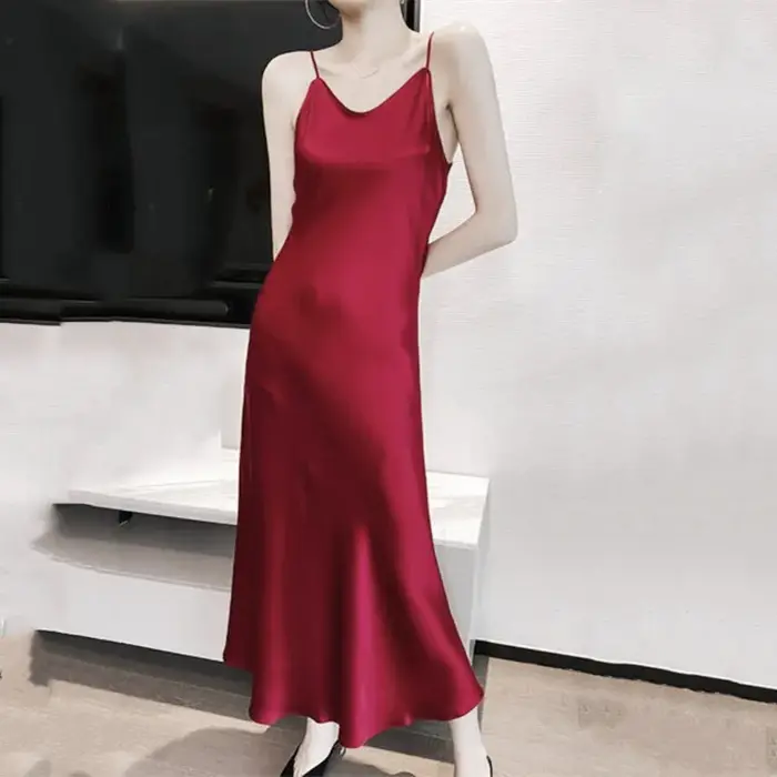 Robe longue en satin sexy tendance 2026 pour femme