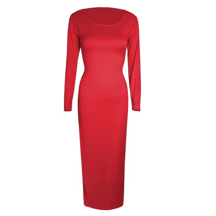 Robe noire longue à manches longues et col rond