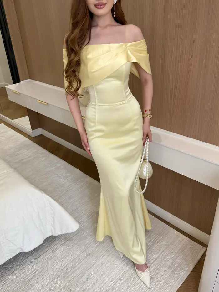 Robe de bal jaune pâle style simple