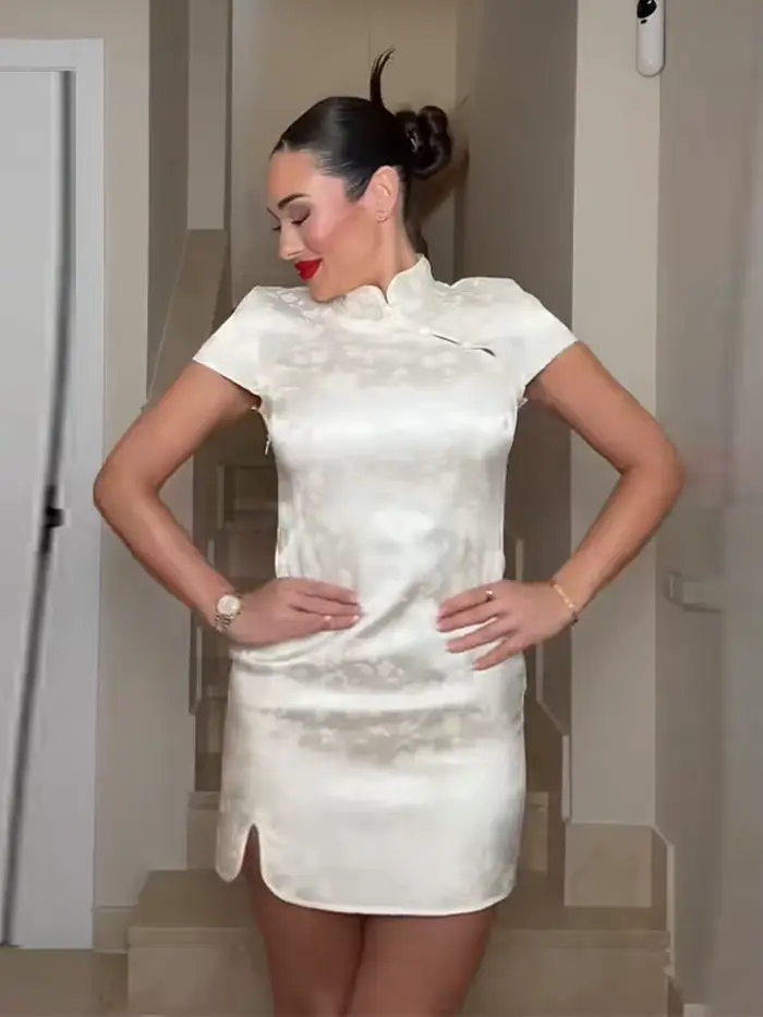 Nouvelle Robe de Soirée Femme Mini Moulante à Col Mandarin et Manches Courtes