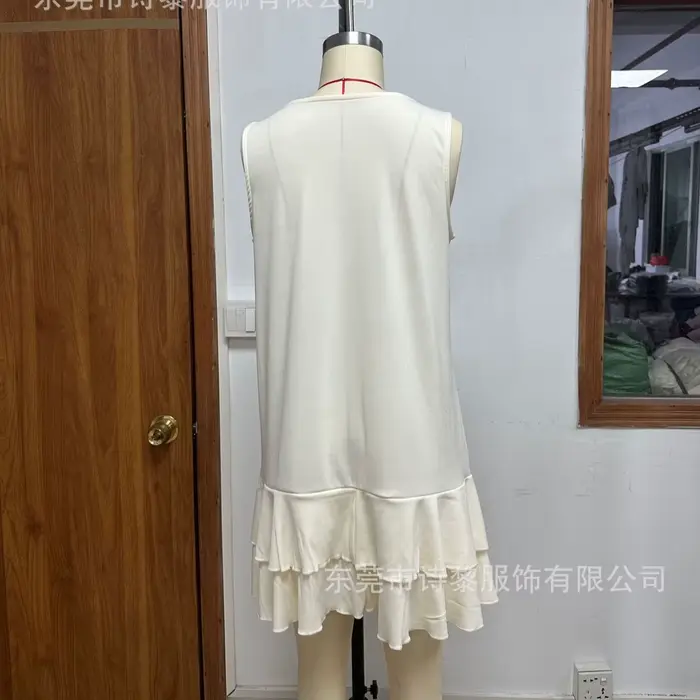 Robe mi-longue coupe trapèze style Y2K streetwear col en V sans manches pour soirée fête travail 2026