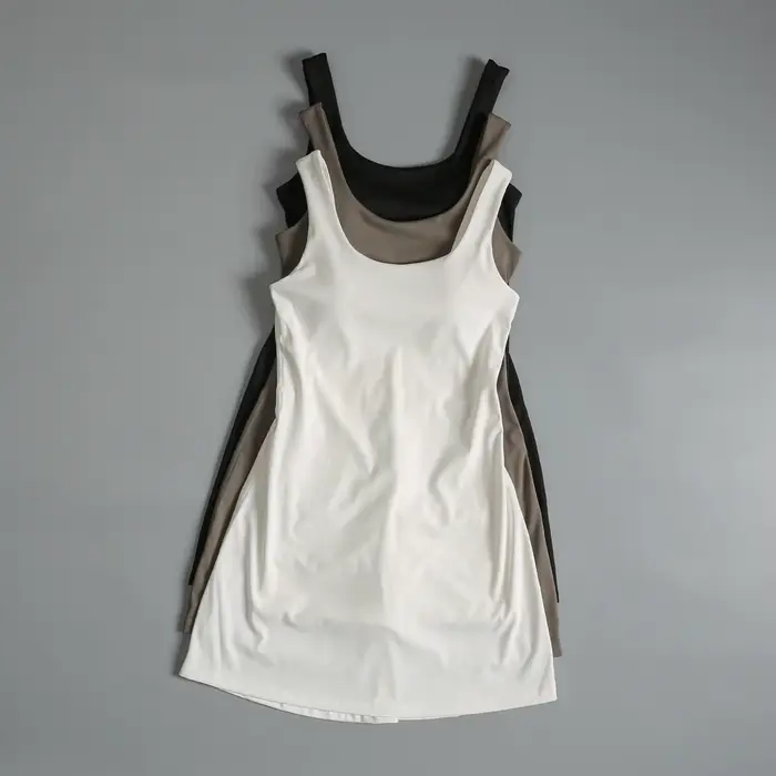 Robe de tennis pour femmes en polyester haute élasticité pour sport et yoga élégante et confortable pour l'entraînement et les compétitions