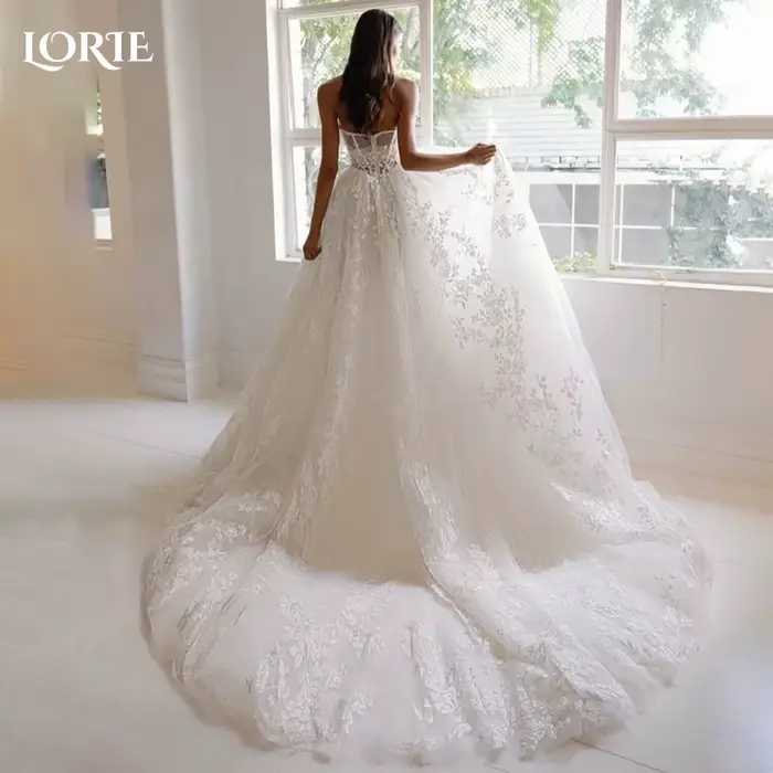 Robe de Mariée Trapèze en Dentelle avec Fleurs 3D