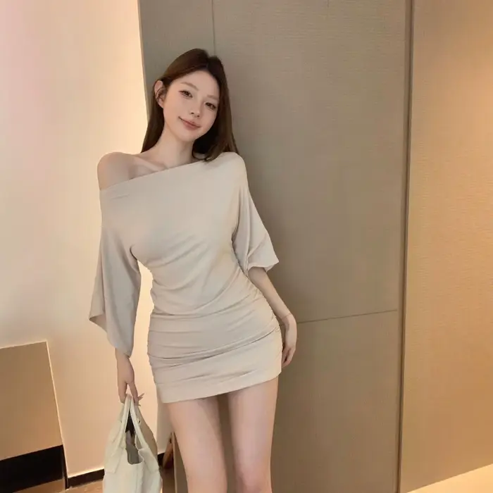 Robe Courte Sexy Asymétrique à Manches Longues pour Femme