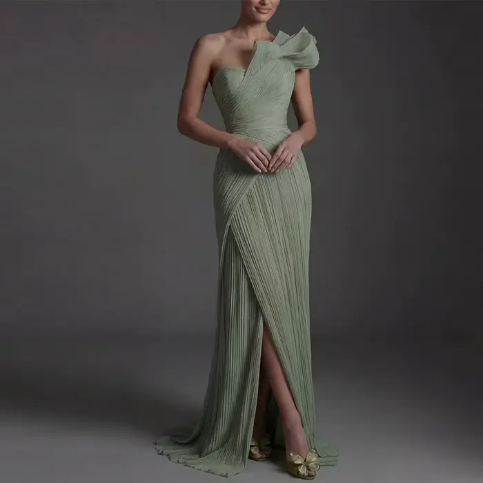 Robe de soirée élégante en mousseline avec traîne