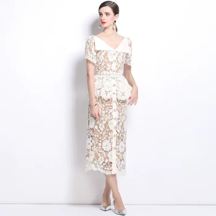Robe blanche élégante WEYYCLO pour femme, col large, dentelle, taille cintrée, coupe ajustée, mi-mollets, printemps automne