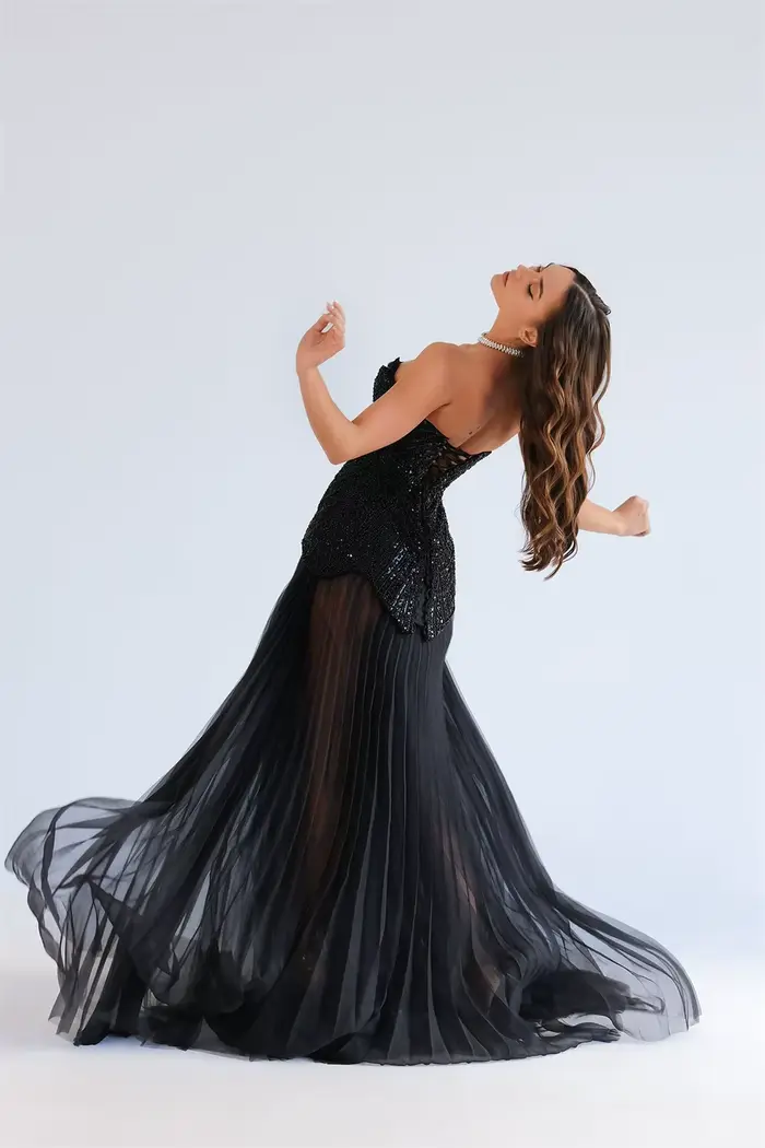 Robe de soirée Contessa en satiné avec corset perlé et applications géométriques, sans manches, pour femmes de tous les âges, occasions spéciales et événements formels
