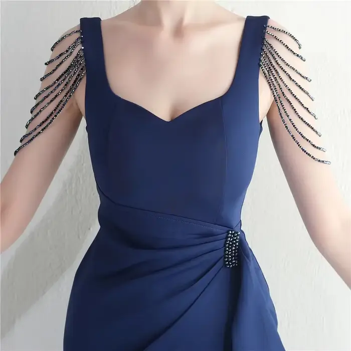 Élégante robe élastique perlée fendue pour femme