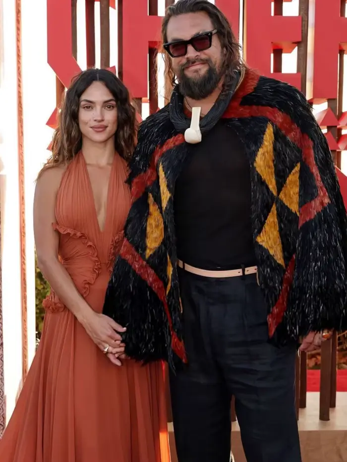 Robe dos nu en mousseline orange rouille avec détails à volants pour femmes, élégante pour soirées et événements spéciaux