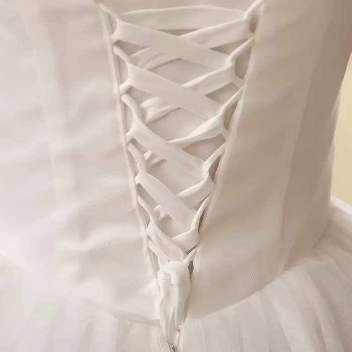 Robes de mariée en dentelle princesse personnalisées avec train