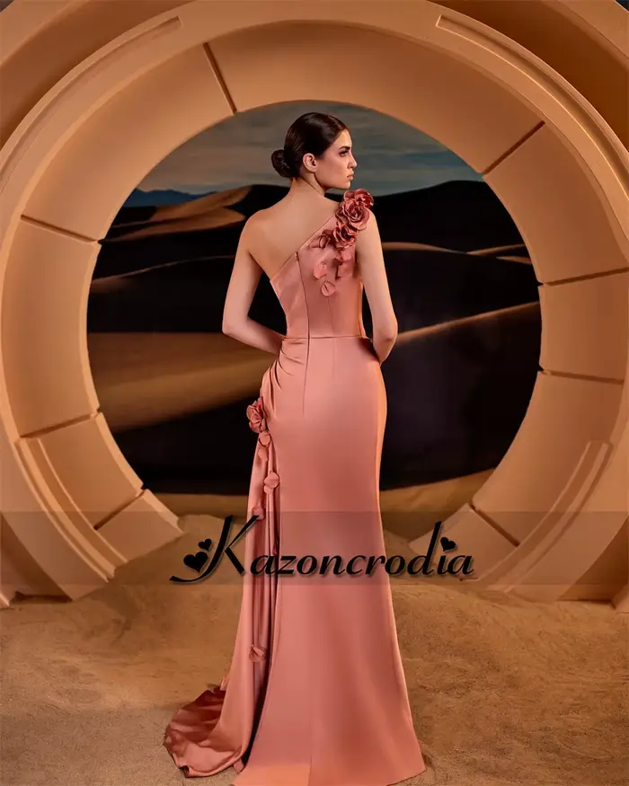 Kazon à la mode une épaule sirène marié mère de la mariée Satin 3D fleur fente Mariage Robe de soirée Invitee