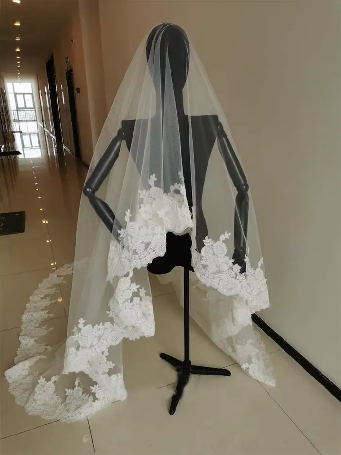Voile de mariée long en dentelle ivoire style cathédrale 300 cm avec bordure appliquée pour mariage élégant