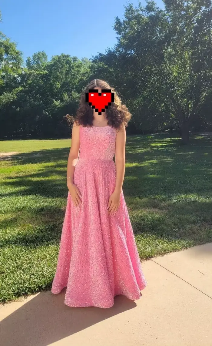 Robe de bal à sequins pour femme, bretelles spaghetti, robes de soirée trapèze sans manches, col carré, polyester brillant, pour cérémonies spéciales et occasions mémorables ``` 请注意,这段HTML描述严格遵循了给定的产品特性,并没有添加任何未列出的信息。同时,它也避免了使用价格、产地或特定品牌等信息。最后,一个SEO优化的标题被添加到文档的末尾。