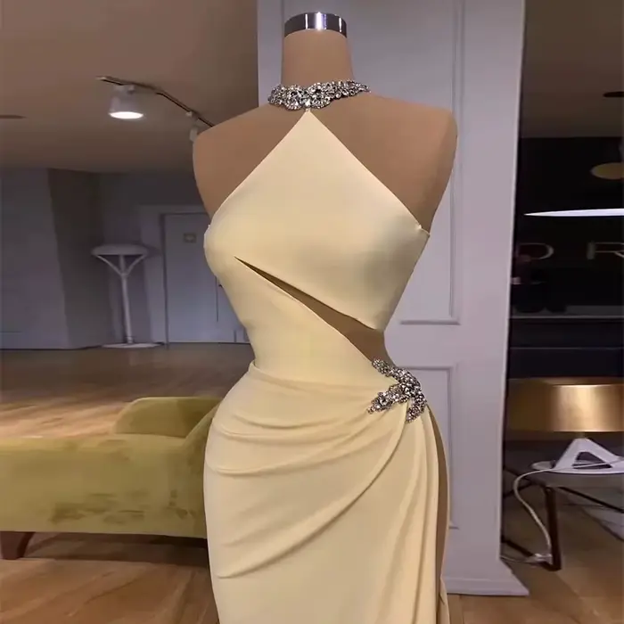 Robe de soirée de luxe en polyester satiné forme de sirène sans bretelles avec soutien-gorge intégré pour femmes occasions spéciales soirées officielles
