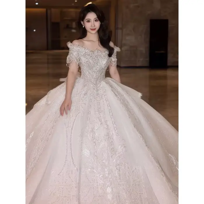 Robe de mariée asymétrique épaule dénudée en dentelle, avec franges françaises, princesse mariée, industrie lourde, broderie de perles, robe de fiançailles personnalisée