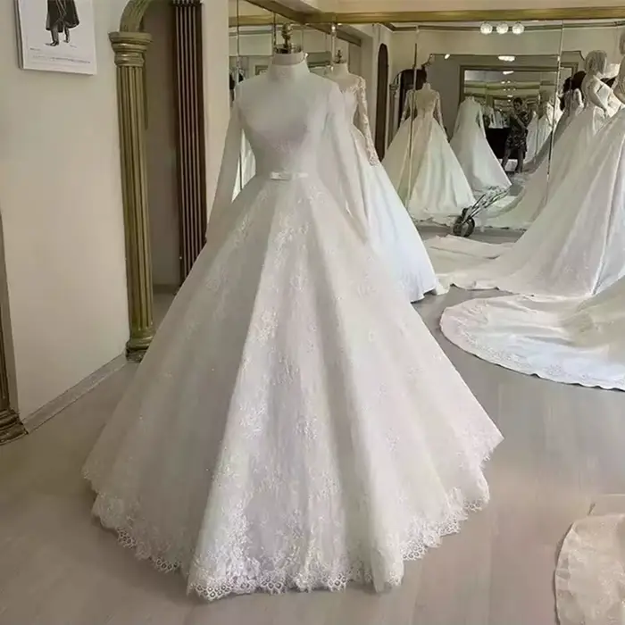 Robe de mariée musulmane élégante à col montant et manches longues
