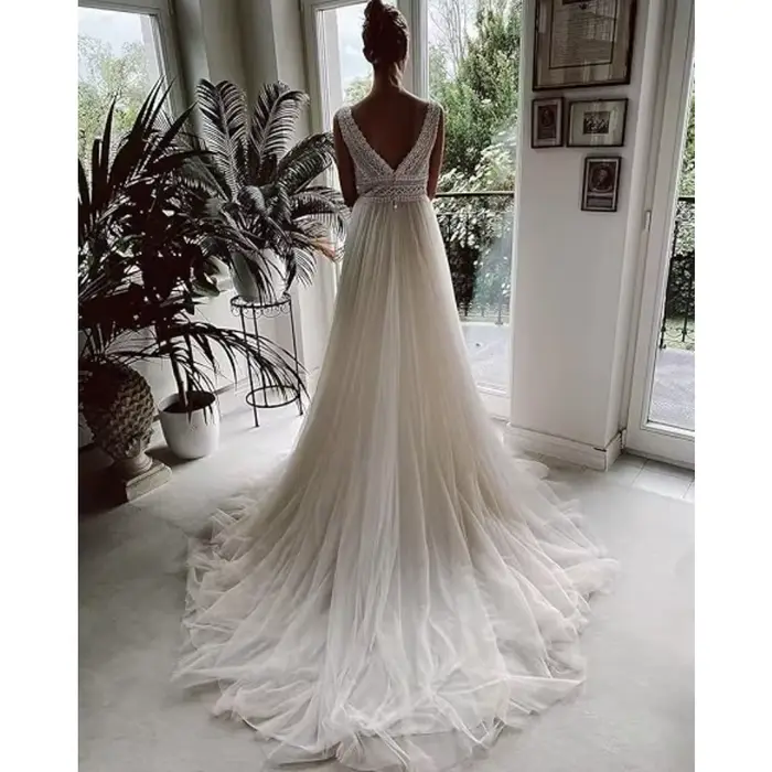 Robe de mariée personnalisée style bohème romantique ivoire sans manches décolleté plongeant en V corsage en dentelle perlée à la main pour femmes occasions spéciales