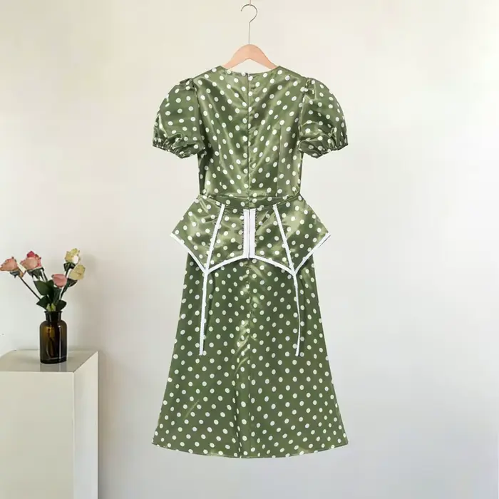 Ensemble deux pièces à pois pour femme : haut à col rond et manches bouffantes