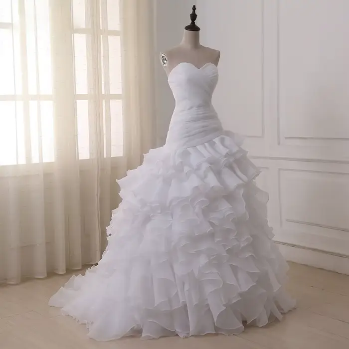 Robe de mariée sirène personnalisée en polyester avec décolleté MON AMOUR et train de balayage pour cérémonies de mariage traditionnelles et modernes
