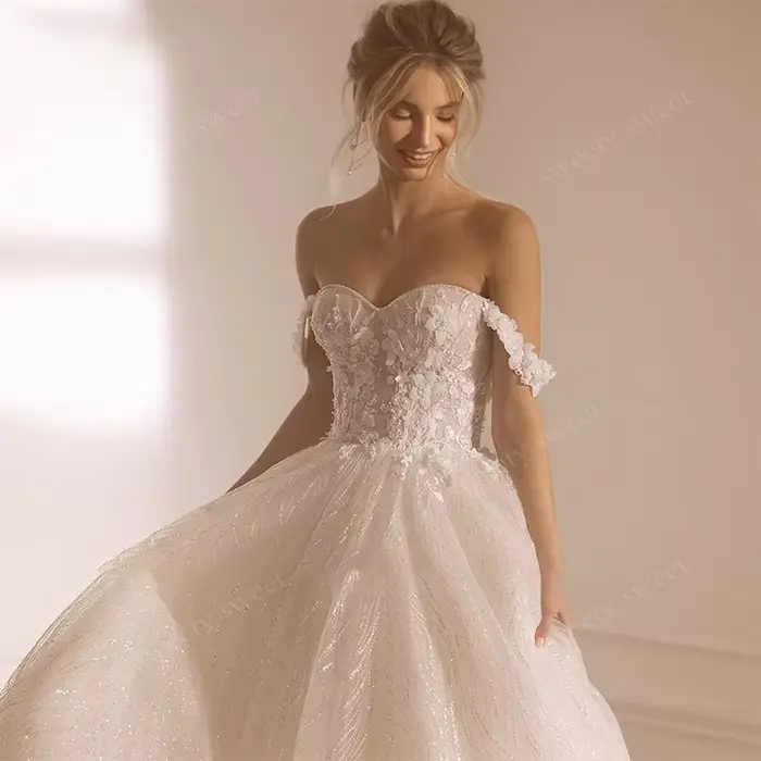 Robes de mariée épaules dénudées en organza avec broderies et sequins