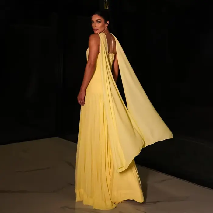 Robe de soirée jaune personnalisée en mousseline de soie plissée sans bretelles pour femmes occasionnelle soirée officielle