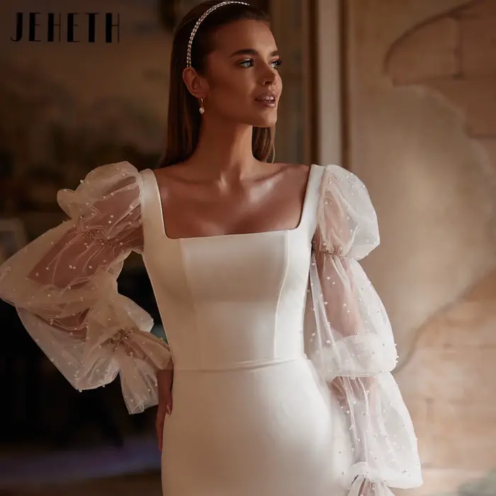 JEHETH Robe de Mariée Satin Mat Sirène Col Carré Manches Longues Bouffantes Tulle Amovibles Couvert de Perles Dos V Bas Traîne Courte Sur Mesure Shooting Villa Européenne Vintage au Coucher de Soleil
