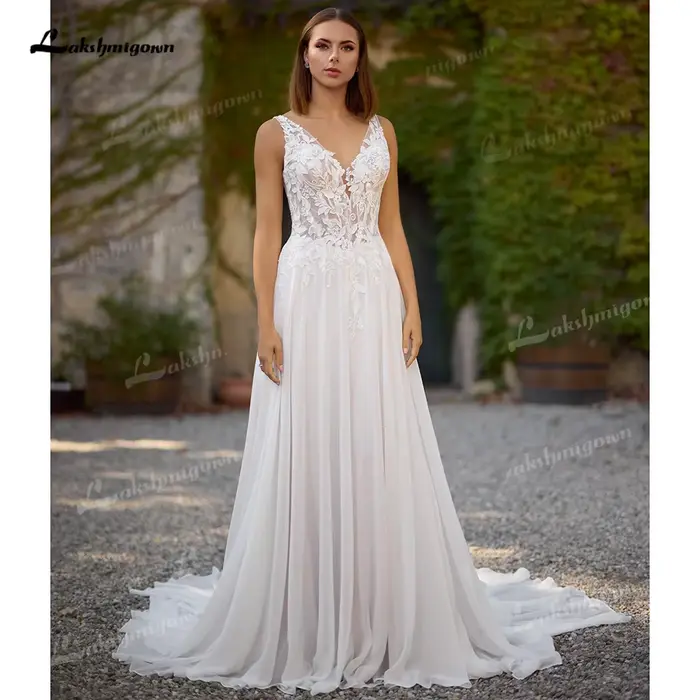 Robe de mariée bohème romantique en dentelle florale appliquée