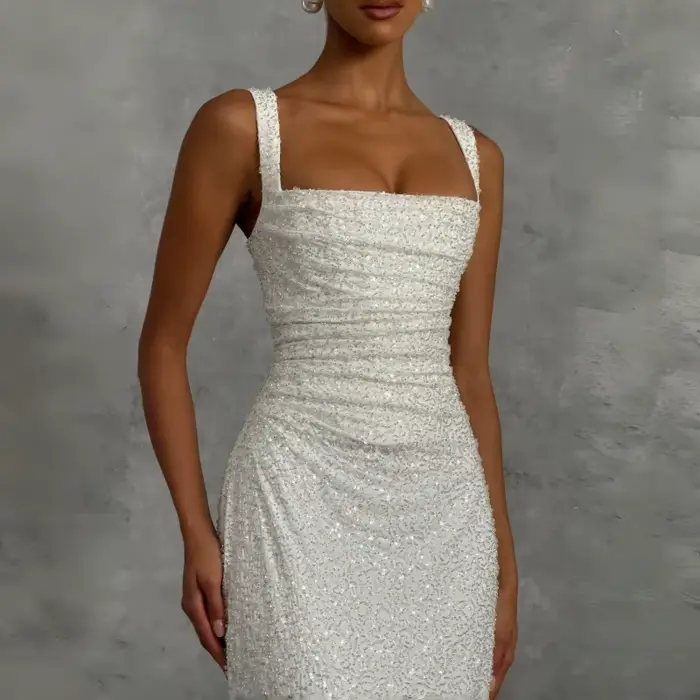 Robe longue sirène blanche à sequins