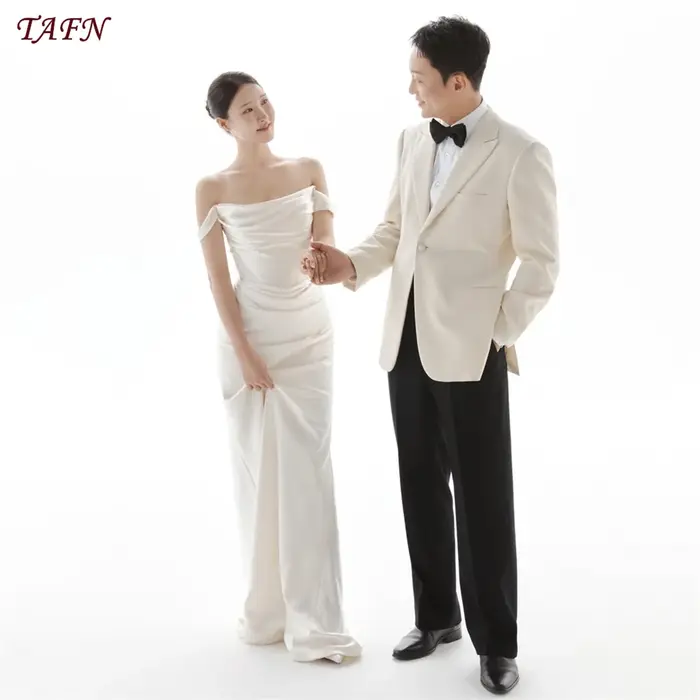 Robe de mariée sirène élégante en satin sans bretelles