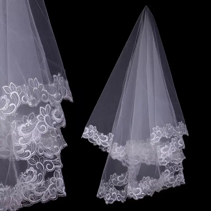 Voile de mariée court personnalisé en dentelle cils