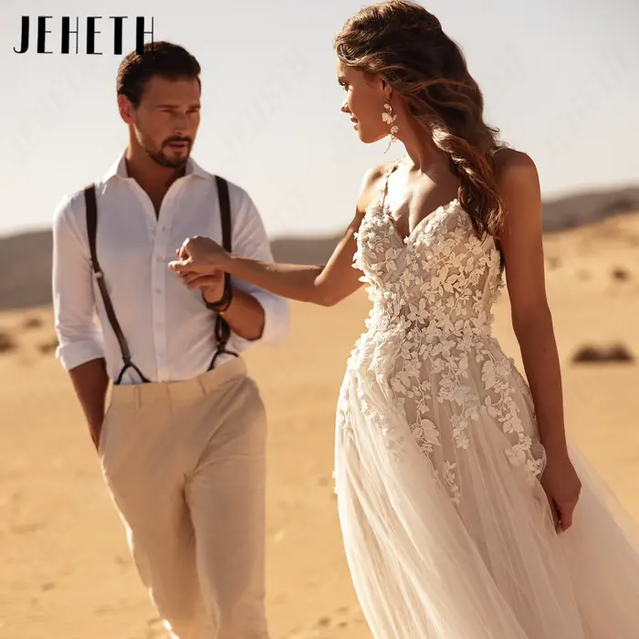 JEHETH Robe de Mariée Tulle Coupe A Bretelles Fines Col V Profond Appliques Dentelle Florale 3D Dos Illusion Nu Grande Fente Latérale Traîne Chapelle Shooting Dunes Désertiques Bohème au Coucher de So