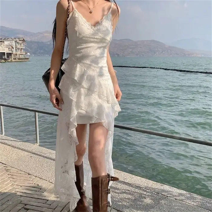 Robe longue en dentelle blanche pour femmes junior, sans manches, à volants, silhouette élégante, décolleté en V, polyester non extensible, style vintage, idéale pour les soirées et les journées quotidiennes ```