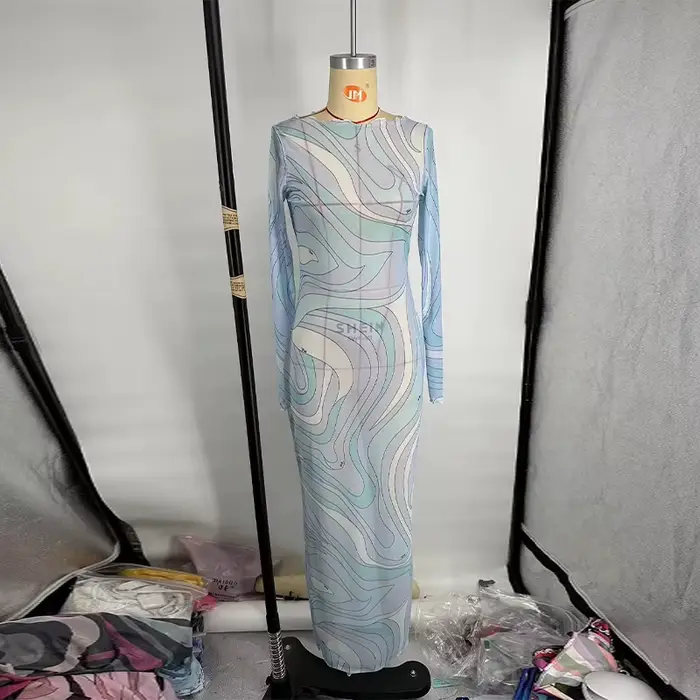 Robe imprimée Robe longue femme à volants étagés, imprimé floral papillon, col en V, manches court