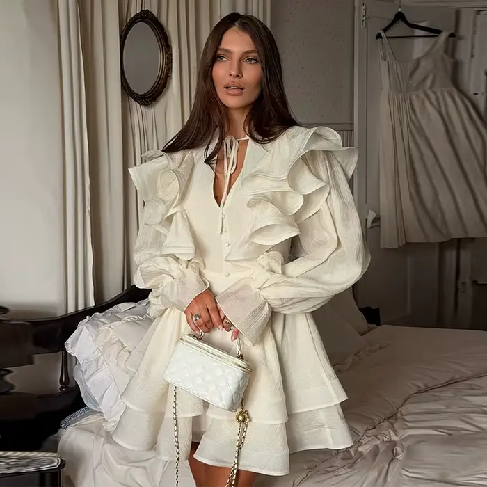 Robe Courte Femme à Volants Col V avec Nœud à la Taille Manches Bouffantes Ourlet Superposé