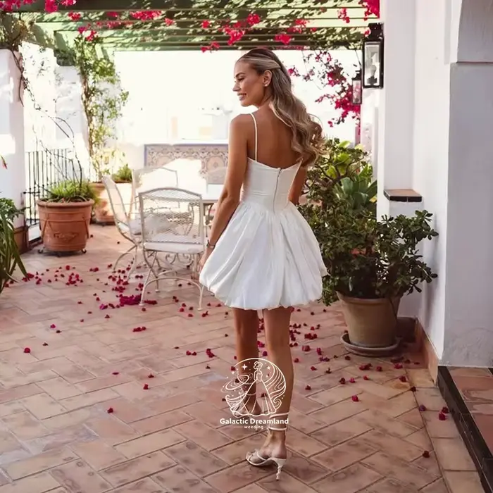 Robe de mariée courte personnalisée style A-line bretelles spaghetti sans manches pour soirées mariages ou bal de promo