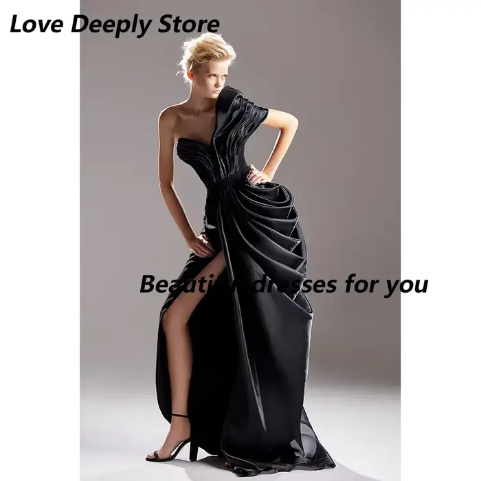 Robe de soirée noire, asymétrique épaule dénudée