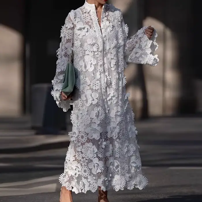 Robe élégante en polyester avec broderie et col en V pour femmes, idéale pour les soirées, les vacances et les occasions spéciales